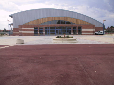 Pose d'un enrobé rouge - Salle des sports Blaringhem - Collectivités